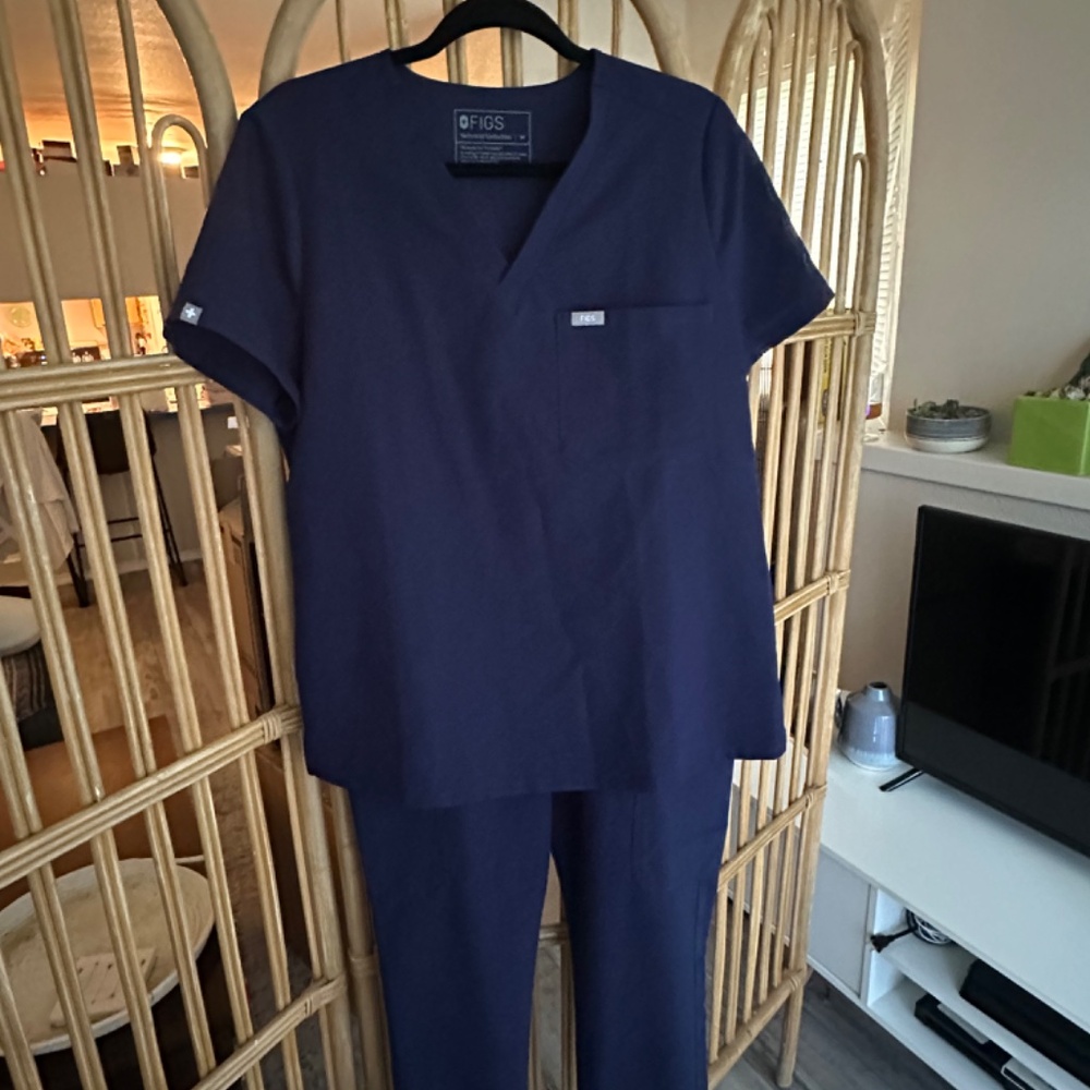 Figs navy blue scrub set Medium - Picture 3 of 6